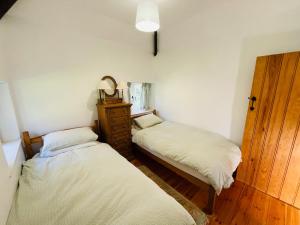 Quaint Oxfordshire cottage on a peaceful farm