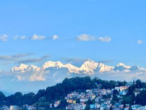 Yepplo Service Apartments - DARJEELING - 4BHK with Private Kitchen - 24hrs Caretaker & Power Backup