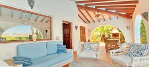 Villa El Tipo by Solidays
