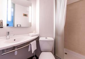 Hotels B&B HOTEL CHAMBERY La Cassine : photos des chambres
