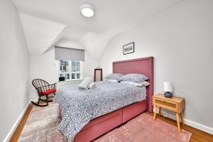 Exclusive Offers l Last-Minute Stay l Sleeps Up to 6 l Conveniently located near town Centre l restaurants l and local attractions l It offers easy access to the stunning Causeway Coast l Coleraine Hideout l WeStayBelfast