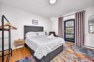 Exclusive Offers l Last-Minute Stay l Sleeps Up to 6 l Conveniently located near town Centre l restaurants l and local attractions l It offers easy access to the stunning Causeway Coast l Coleraine Hideout l WeStayBelfast