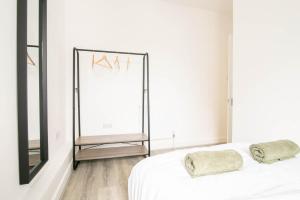 Contemporary 3 Bed Apartment in Southsea