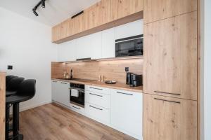 Łódź Rewolucji Apt - 52m2, Parking - by Rentujemy