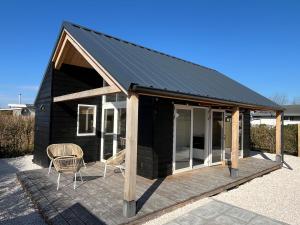 Fijn strandhuis dicht aan zee!