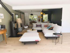 Maisons de vacances Maison renovee, proche ocean, calme, terrasses et jardin – La Foret-Fouesnant - FR-1-481-166 : photos des chambres