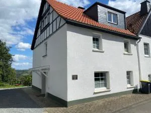 Ferienhaus auffm Hebberg - آتندورن