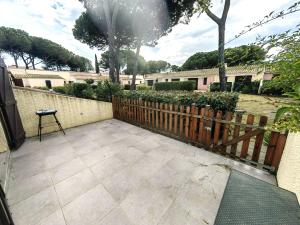 Villa mitoyenne climatisée avec piscine, 4 pers, parking - FR-1-607-210