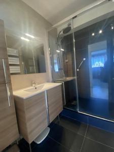 LA GRANDE MOTTE - BEL APPARTEMENT POUR 4 PERSONNES - VUE SUR MER - PARKING