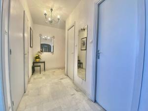 LA GRANDE MOTTE - BEL APPARTEMENT POUR 4 PERSONNES - VUE SUR MER - PARKING