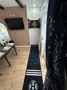 Gravelly House 6-Bedrooms Large House B23 M6-J6 Parking for 3-Vans 3-Showers 4-WCs Airport NEC Contractors HS2 Teams Best-in-Class