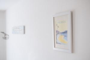 Stunning little house, 2 mins from Lyme Regis beach with a sea view to die for. Sleeps 2, free parking, small dog welcome.