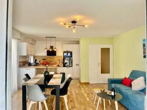 Le Lys dOr YourHostHelper