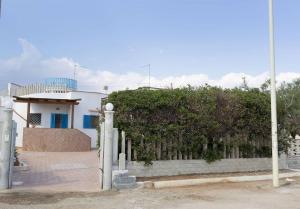 Villa Azzurra con piscina e con vista mare fronte Spiaggia Specchiarica di San Pietro in Bevagna