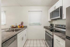 "Island Time" at Plantation Hale D4