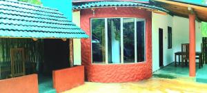 Dramatic Green Cottage