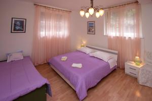 Guest house with garden - Zuvan