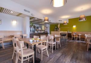 Hotels B&B HOTEL La Rochelle Centre : photos des chambres