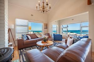 SUNNYSIDE- 5 Bedroom Beach House, Bloubergstrand