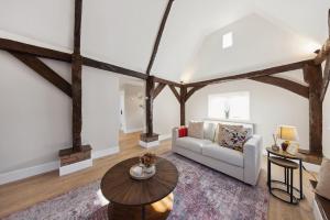 Charming cottage with hot tub & private garden