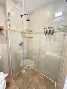 Cancun Hotel Zone -2 BR Beachfront, Bright and Spacious