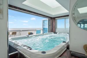 The Penthouse - Marine House