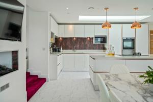 The Penthouse - Marine House