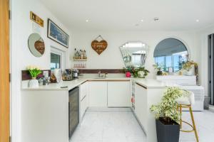 The Penthouse - Marine House