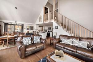 Golf Views Fireplace 2 Fire Pits Grill & Deck