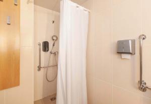 Hotels B&B HOTEL Bayonne : Chambre Double - Accessible aux Personnes à Mobilité Réduite 