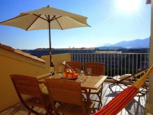 Grand appartement climatisé avec terrasses, vue mer, parking et WIFI - FR-1-335-173