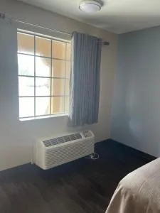 express inn motel - 卡尔曼