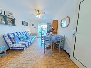 Appartements Appartement 2 pieces avec terrasse et piscine a La Londe-les-Maures - FR-1-826-7 : photos des chambres