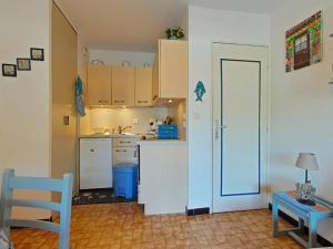 Appartements Appartement 2 pieces avec terrasse et piscine a La Londe-les-Maures - FR-1-826-7 : photos des chambres