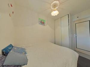 Appartements Appartement 2 pieces avec terrasse et piscine a La Londe-les-Maures - FR-1-826-7 : photos des chambres