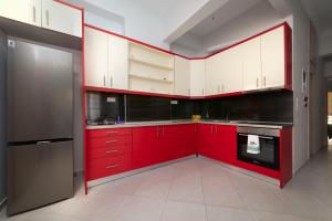 Cuka apartment 3BD nexto to metro and Piraeus Port