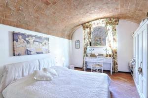 Pool Villa Volterra by Villaflair