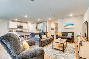 6 Mi to Gulf Shores Beach Family Getaway!