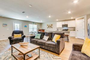 6 Mi to Gulf Shores Beach Family Getaway!