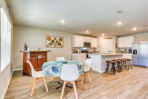 6 Mi to Gulf Shores Beach Family Getaway!