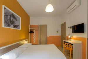 Deluxe Double Room room in Hotel Nologo