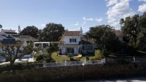 Charming 3-bed Villa in Calahonda - Villa Suiza - 卡博皮诺