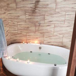 SUITE PRIVATIVA Piscina,churrasqueira,banheira e ar condicionado