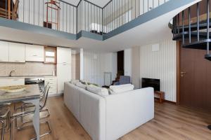 GuestHost - M5 Istria & Marche Roomy Lofted Studio