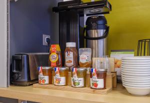 Hotels B&B HOTEL FREJUS Puget-sur-Argens : photos des chambres
