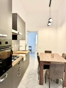 Holiday House Station