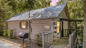 Sasquatch Adventure - Hot tub, Fireplace, & Arcade!