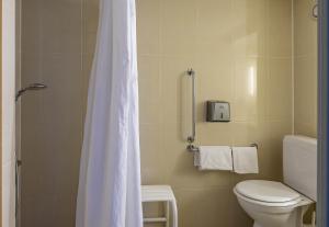Hotels B&B HOTEL Bordeaux Merignac Hotel de Ville : Chambre Double - Accessible aux Personnes à Mobilité Réduite 