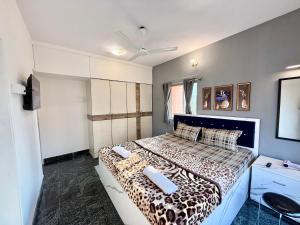 Lovely 3BHK Serviced Apt near ISKCON Temple, Juhu Mumbai