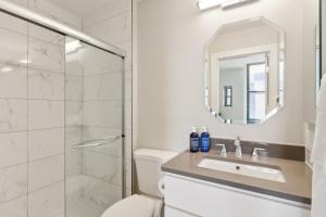 Two-Bedroom Apartment room in Placemakr Downtown Pittsburgh at The Pennsylvanian